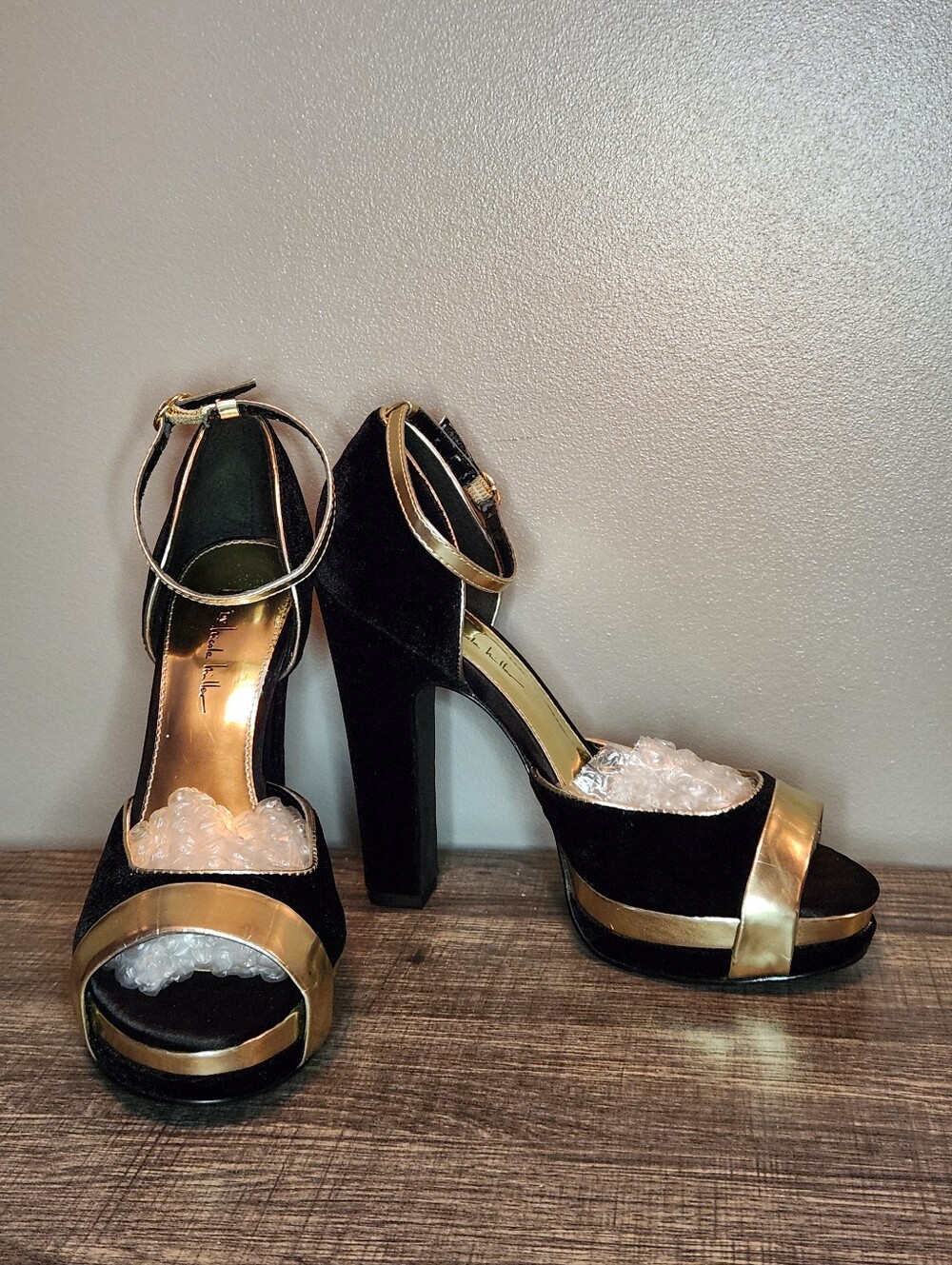 N By Nicole Miller Black Velvet & Gold Tone Platform Ankle-Strap Heels Size 8 - Picture 1 of 16